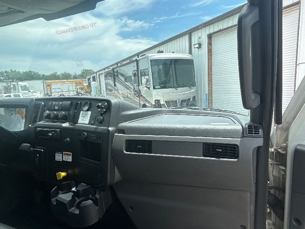 Medium Duty Box Truck-Light and Medium Duty Trucks-International-2020-MV607-Orlando-FL-134,328\n\t\tmiles-$ 53,000 - Image 20