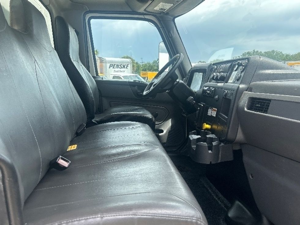 Medium Duty Box Truck-Light and Medium Duty Trucks-International-2020-MV607-Orlando-FL-134,328\n\t\tmiles-$ 53,000 - Image 21