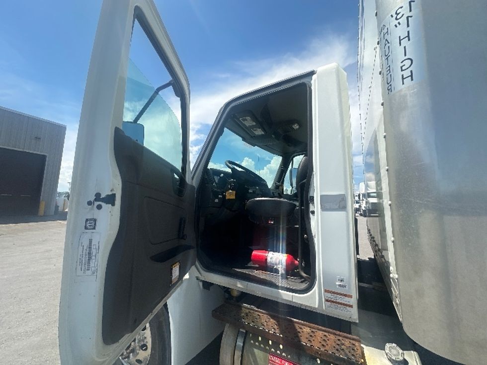 Medium Duty Box Truck-Light and Medium Duty Trucks-International-2020-MV607-Oshawa-ON-317,434\n\t\tkm-$ 45,750 - Image 16