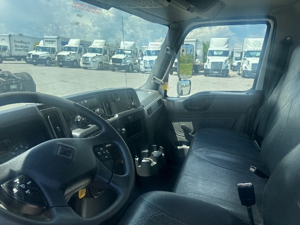 Medium Duty Box Truck-Light and Medium Duty Trucks-International-2020-MV607-Oshawa-ON-317,434\n\t\tkm-$ 45,750 - Image 17