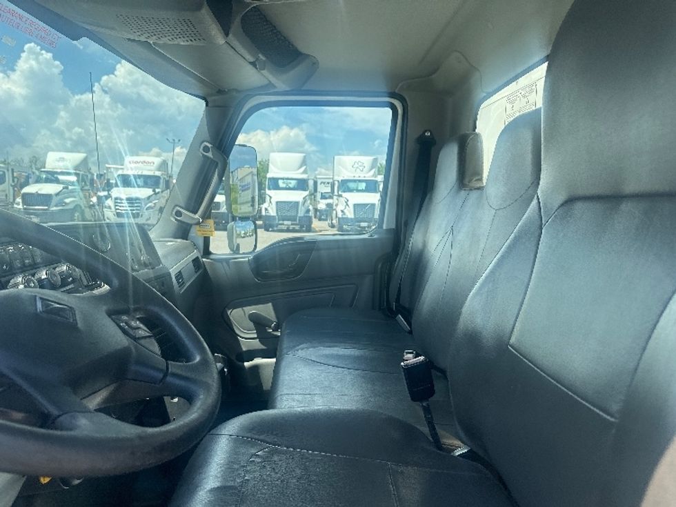 Medium Duty Box Truck-Light and Medium Duty Trucks-International-2020-MV607-Oshawa-ON-317,434\n\t\tkm-$ 45,750 - Image 19