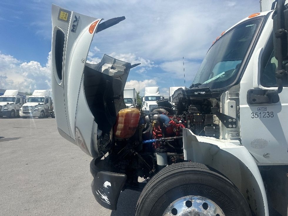 Medium Duty Box Truck-Light and Medium Duty Trucks-International-2020-MV607-Oshawa-ON-317,434\n\t\tkm-$ 45,750 - Image 24
