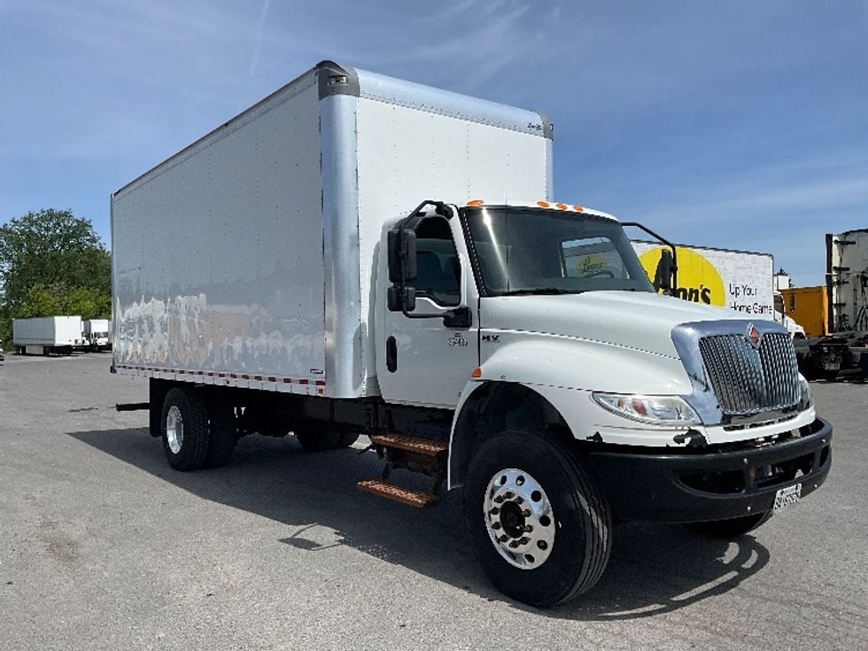 Medium Duty Box Truck-Light and Medium Duty Trucks-International-2020-MV607-Ottawa-ON-110,808\n\t\tkm-$ 64,000 - Image 1