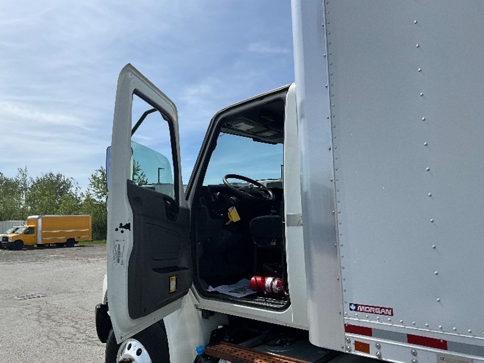 Medium Duty Box Truck-Light and Medium Duty Trucks-International-2020-MV607-Ottawa-ON-110,808\n\t\tkm-$ 64,000 - Image 15
