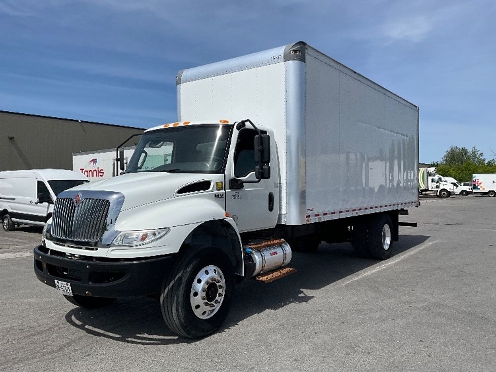Medium Duty Box Truck-Light and Medium Duty Trucks-International-2020-MV607-Ottawa-ON-110,808\n\t\tkm-$ 64,000 - Image 3