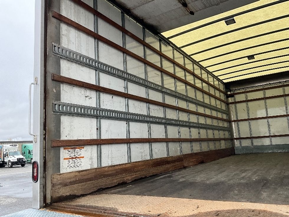 Medium Duty Box Truck-Light and Medium Duty Trucks-International-2020-MV607-Ottawa-ON-205,000\n\t\tkm-$ 70,500 - Image 11