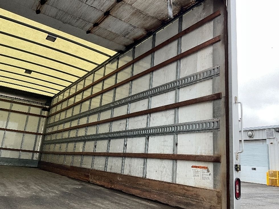 Medium Duty Box Truck-Light and Medium Duty Trucks-International-2020-MV607-Ottawa-ON-205,000\n\t\tkm-$ 70,500 - Image 12