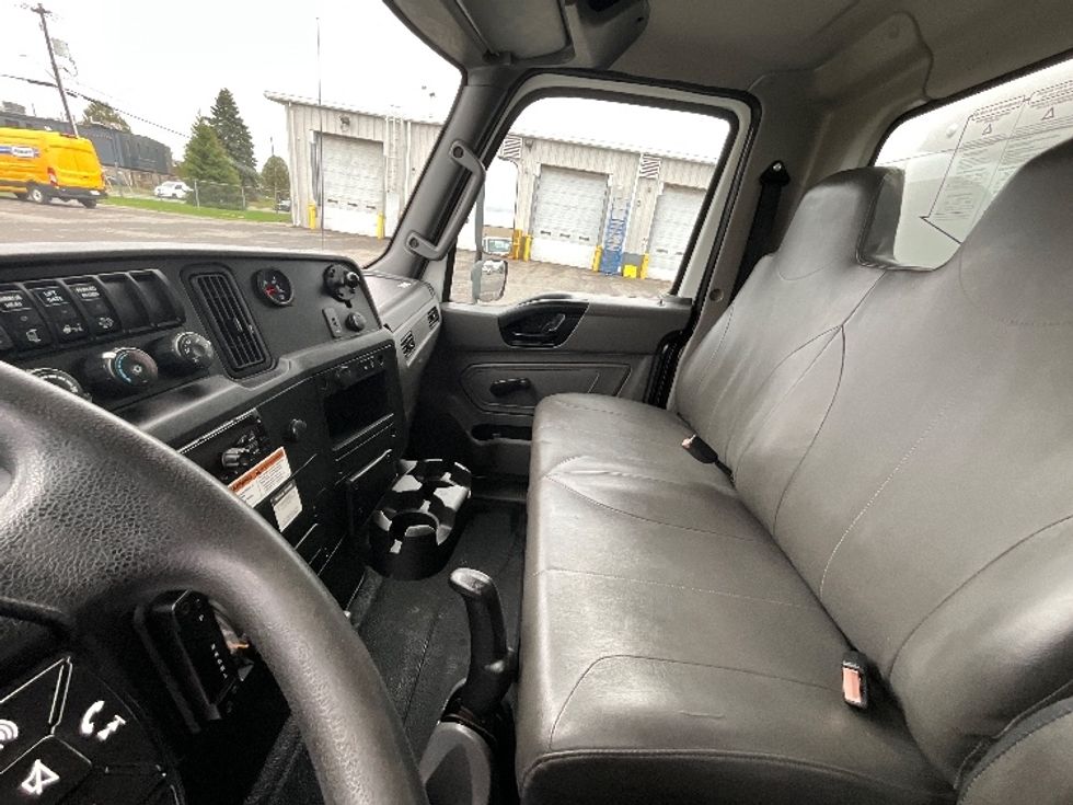 Medium Duty Box Truck-Light and Medium Duty Trucks-International-2020-MV607-Ottawa-ON-205,000\n\t\tkm-$ 70,500 - Image 18
