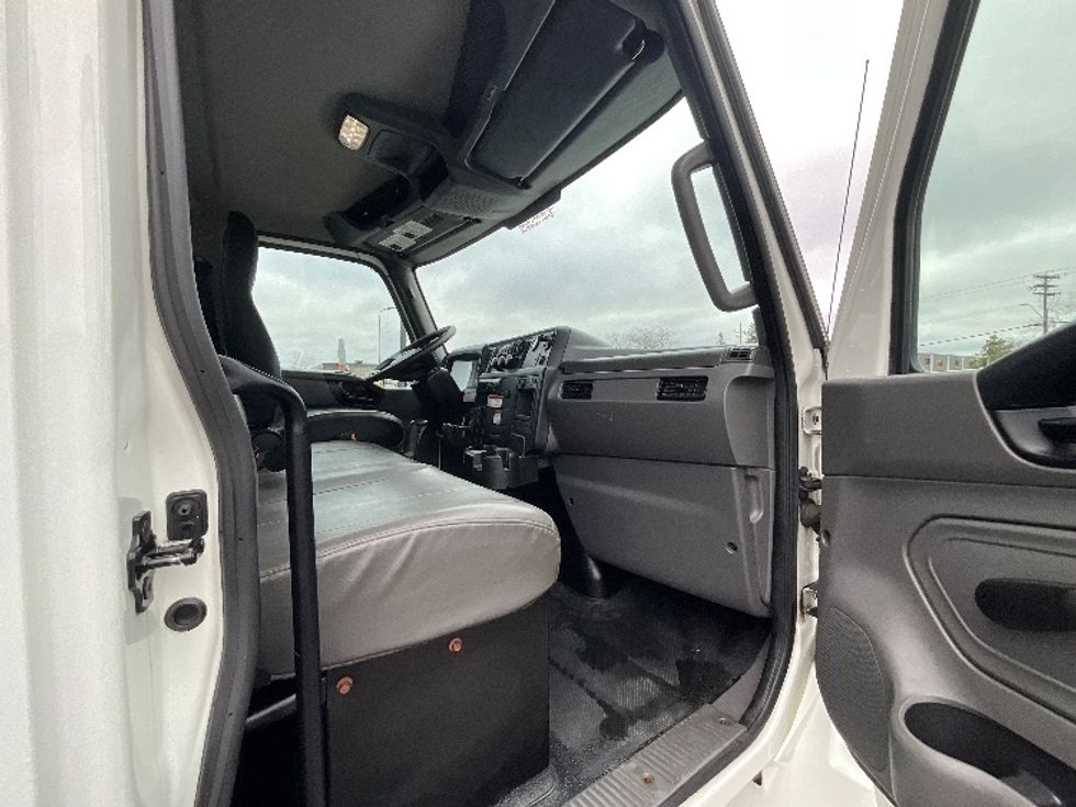 Medium Duty Box Truck-Light and Medium Duty Trucks-International-2020-MV607-Ottawa-ON-205,000\n\t\tkm-$ 70,500 - Image 19