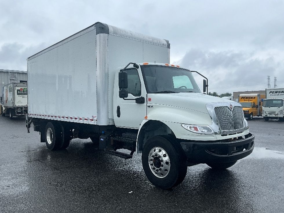 Medium Duty Box Truck-Light and Medium Duty Trucks-International-2020-MV607-Ottawa-ON-208,418\n\t\tkm-$ 58,500 - Image 1