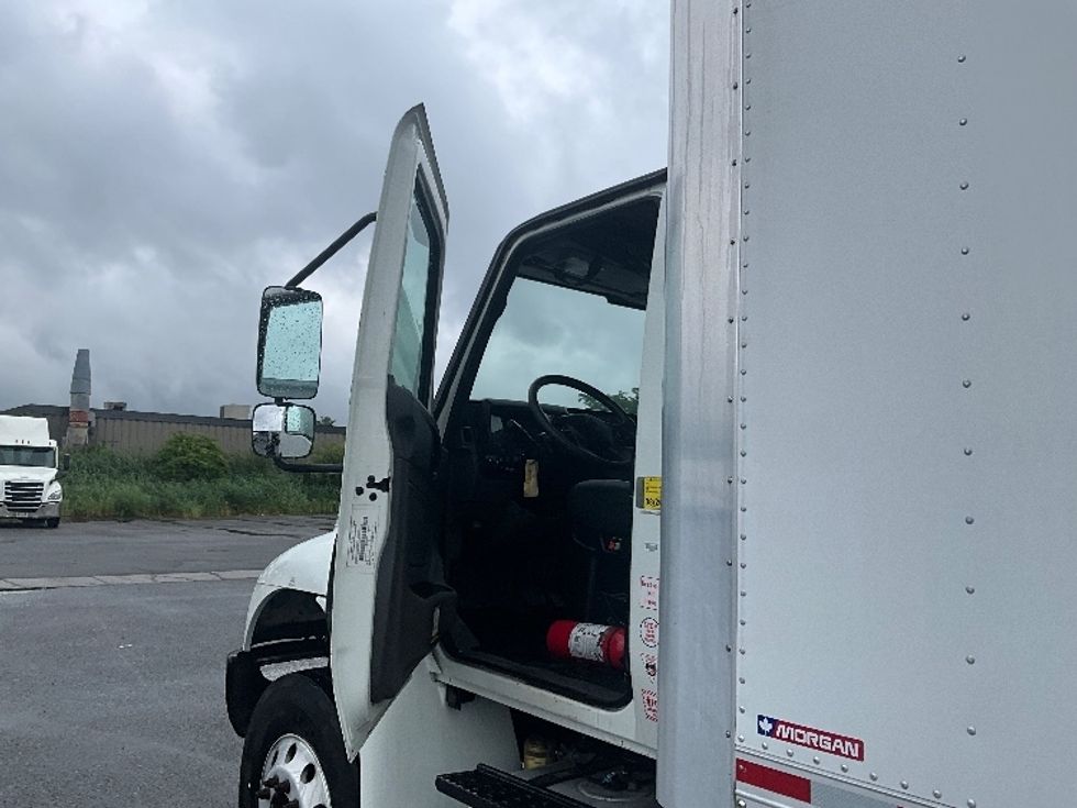 Medium Duty Box Truck-Light and Medium Duty Trucks-International-2020-MV607-Ottawa-ON-208,418\n\t\tkm-$ 58,500 - Image 16