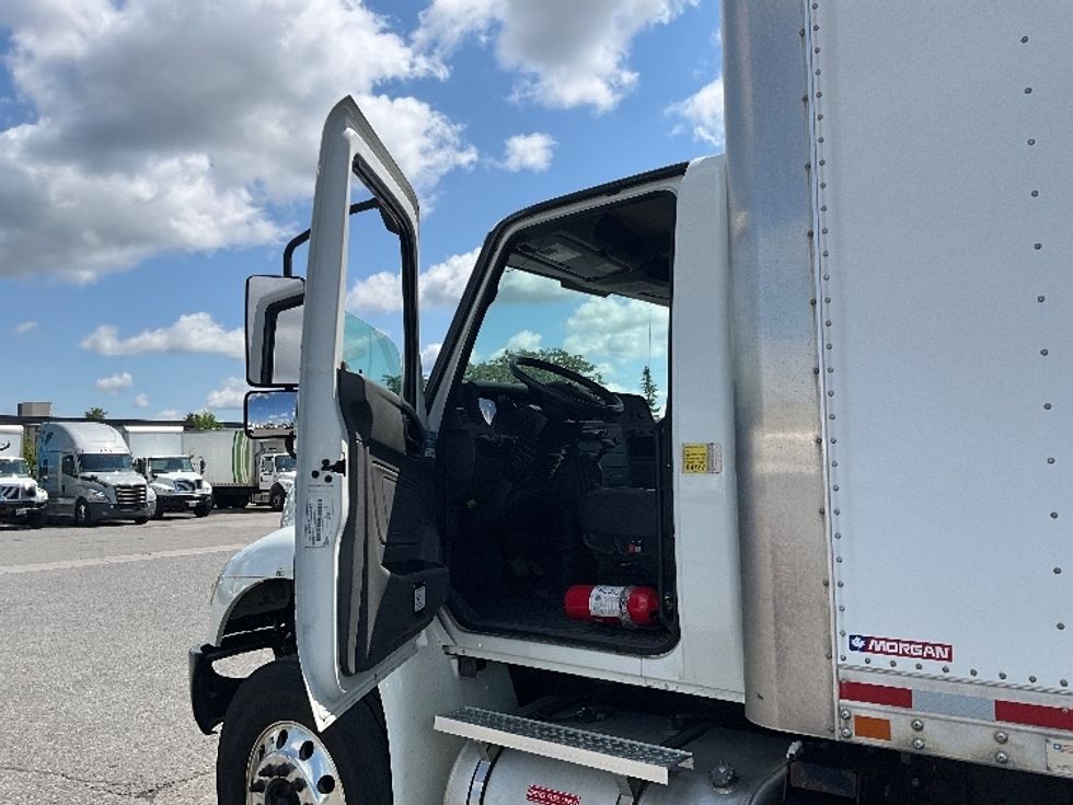Medium Duty Box Truck-Light and Medium Duty Trucks-International-2020-MV607-Ottawa-ON-213,966\n\t\tkm-$ 56,750 - Image 15