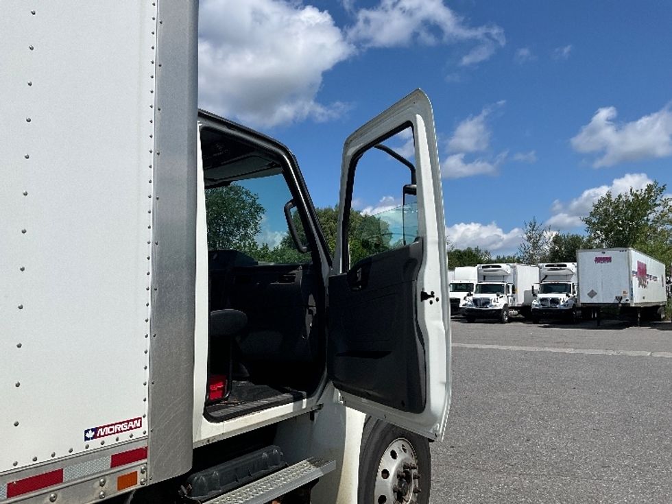Medium Duty Box Truck-Light and Medium Duty Trucks-International-2020-MV607-Ottawa-ON-213,966\n\t\tkm-$ 56,750 - Image 19