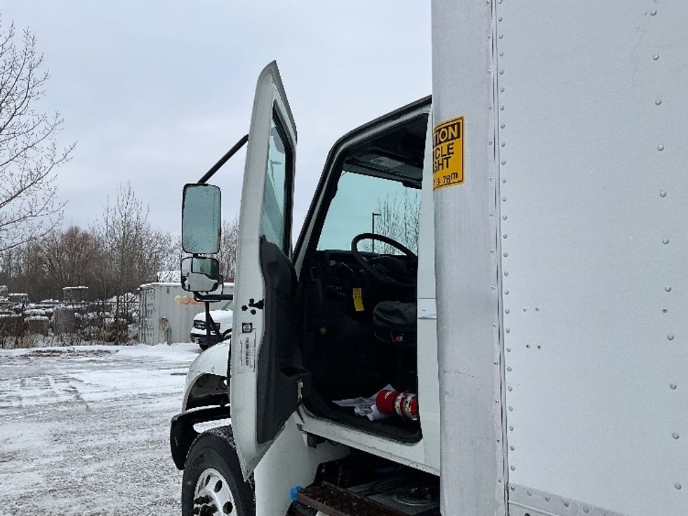 Medium Duty Box Truck-Light and Medium Duty Trucks-International-2020-MV607-Ottawa-ON-231,234\n\t\tkm-$ 56,500 - Image 16