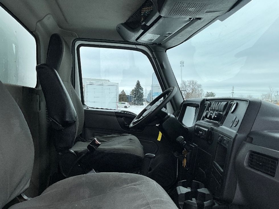 Medium Duty Box Truck-Light and Medium Duty Trucks-International-2020-MV607-Ottawa-ON-231,234\n\t\tkm-$ 56,500 - Image 22