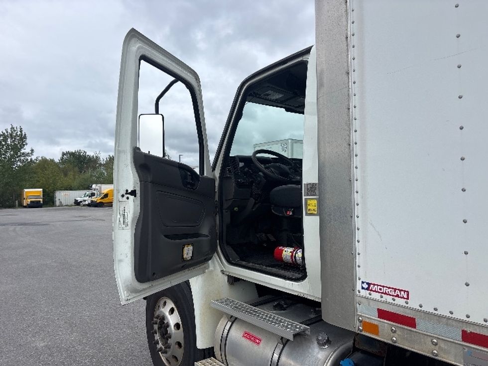 Medium Duty Box Truck-Light and Medium Duty Trucks-International-2020-MV607-Ottawa-ON-234,791\n\t\tkm-$ 55,000 - Image 16