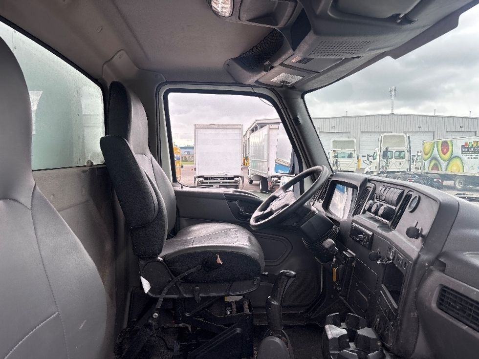 Medium Duty Box Truck-Light and Medium Duty Trucks-International-2020-MV607-Ottawa-ON-234,791\n\t\tkm-$ 55,000 - Image 22