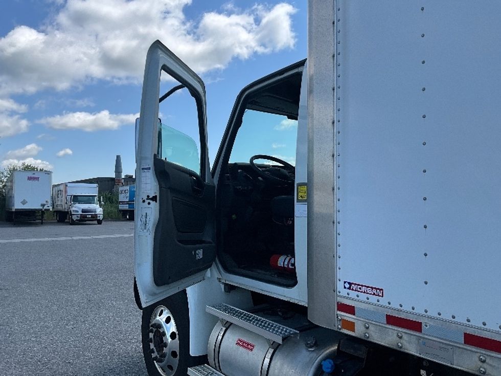 Medium Duty Box Truck-Light and Medium Duty Trucks-International-2020-MV607-Ottawa-ON-242,521\n\t\tkm-$ 54,250 - Image 15