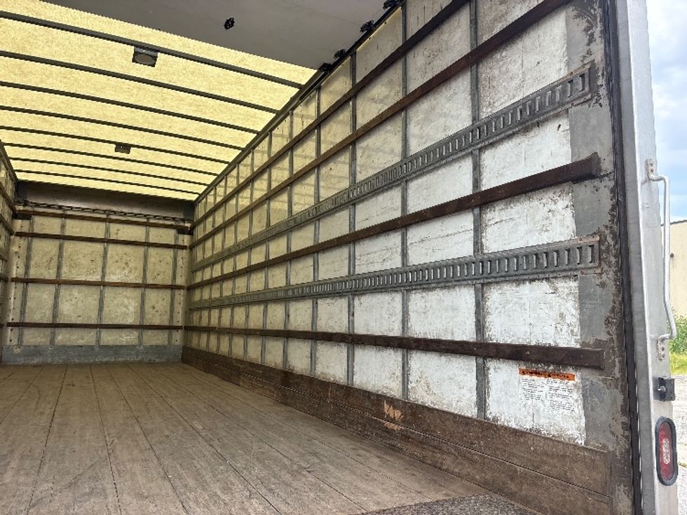 Medium Duty Box Truck-Light and Medium Duty Trucks-International-2020-MV607-Ottawa-ON-243,696\n\t\tkm-$ 66,000 - Image 12