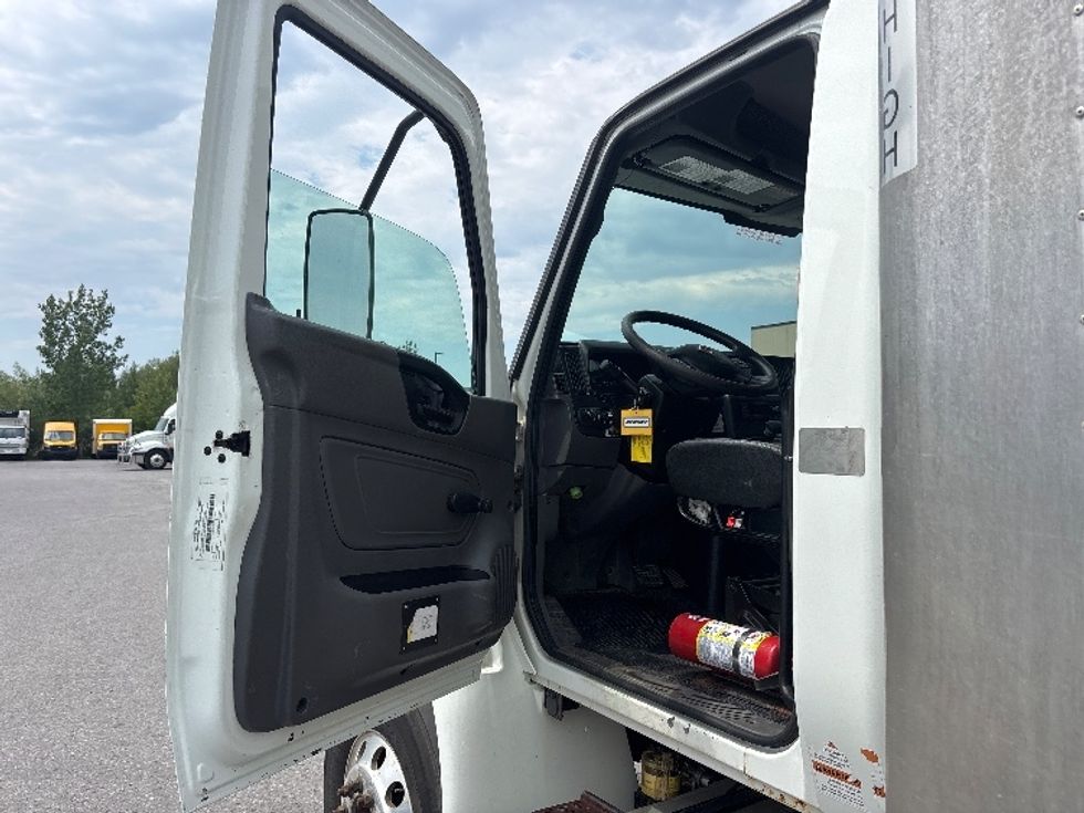 Medium Duty Box Truck-Light and Medium Duty Trucks-International-2020-MV607-Ottawa-ON-243,696\n\t\tkm-$ 66,000 - Image 16