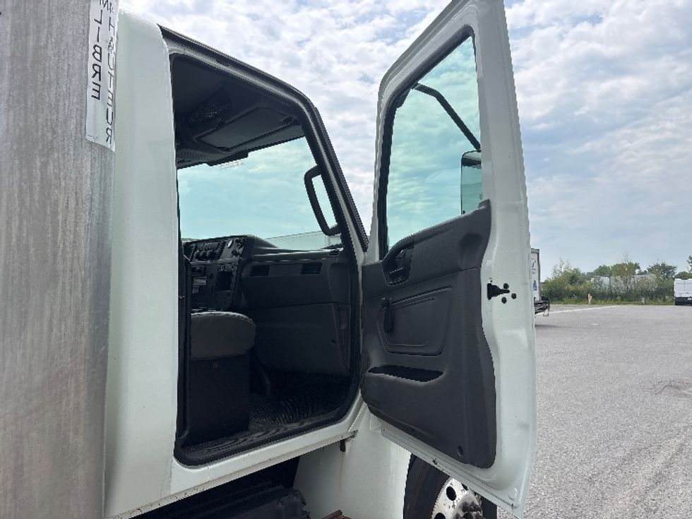 Medium Duty Box Truck-Light and Medium Duty Trucks-International-2020-MV607-Ottawa-ON-243,696\n\t\tkm-$ 66,000 - Image 19