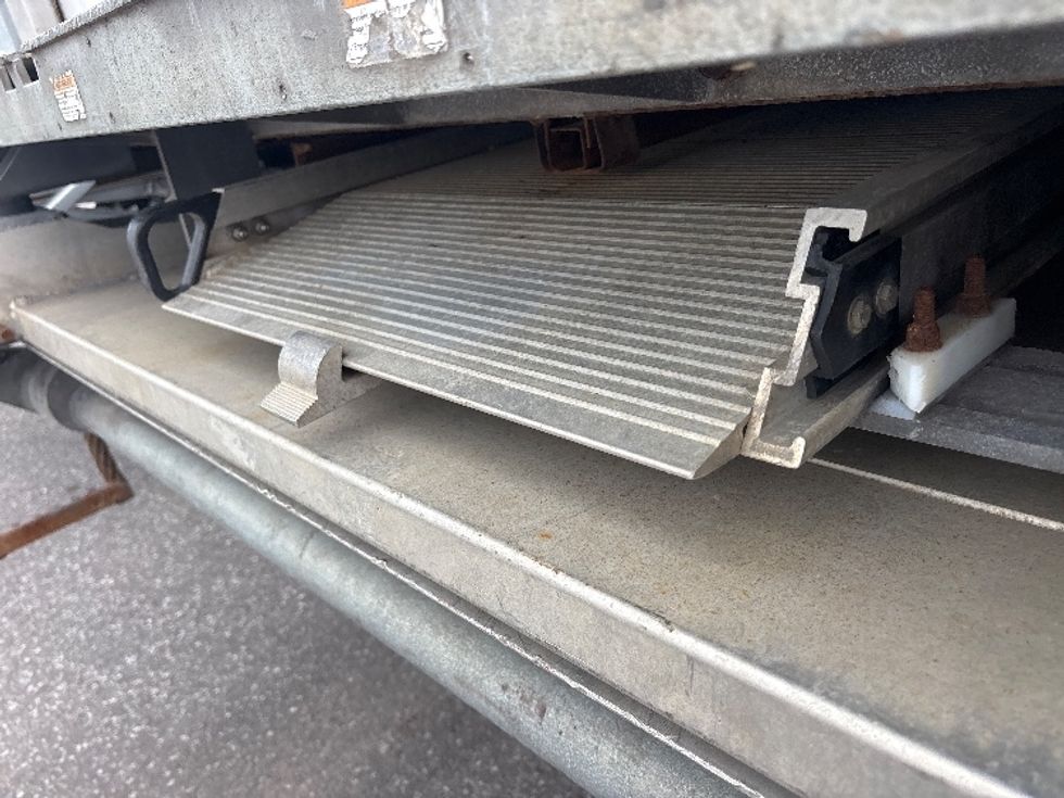 Medium Duty Box Truck-Light and Medium Duty Trucks-International-2020-MV607-Ottawa-ON-243,696\n\t\tkm-$ 66,000 - Image 24
