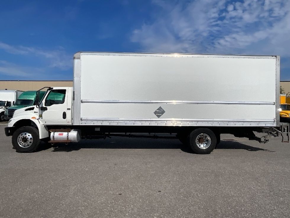 Medium Duty Box Truck-Light and Medium Duty Trucks-International-2020-MV607-Ottawa-ON-243,696\n\t\tkm-$ 66,000 - Image 4