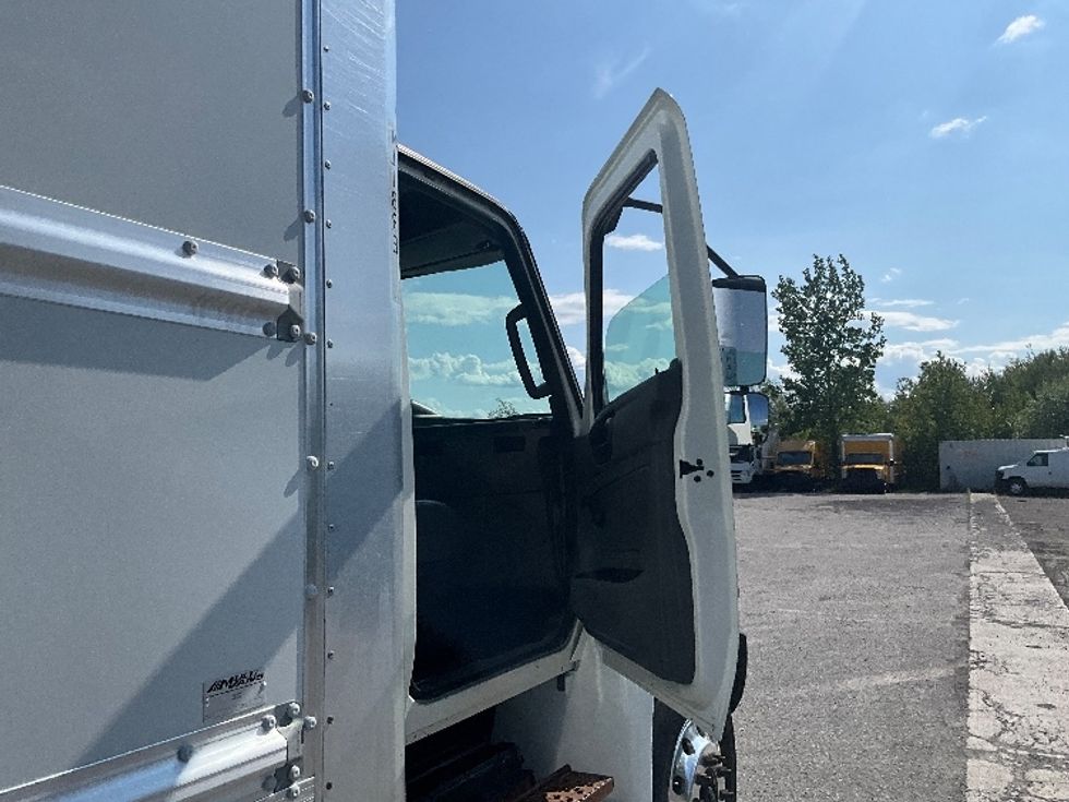 Medium Duty Box Truck-Light and Medium Duty Trucks-International-2020-MV607-Ottawa-ON-262,721\n\t\tkm-$ 62,500 - Image 20