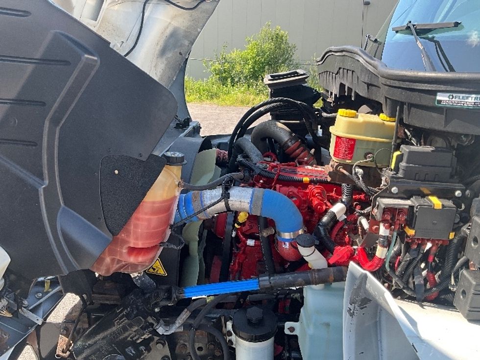 Medium Duty Box Truck-Light and Medium Duty Trucks-International-2020-MV607-Ottawa-ON-262,721\n\t\tkm-$ 62,500 - Image 24