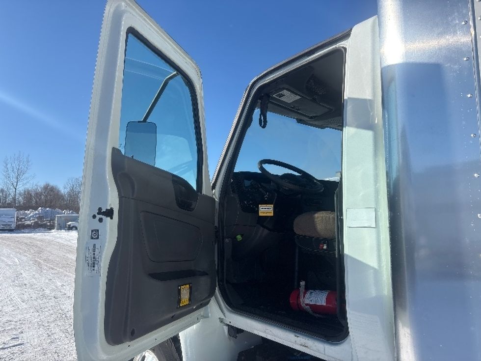 Medium Duty Box Truck-Light and Medium Duty Trucks-International-2020-MV607-Ottawa-ON-296,186\n\t\tkm-$ 47,750 - Image 16