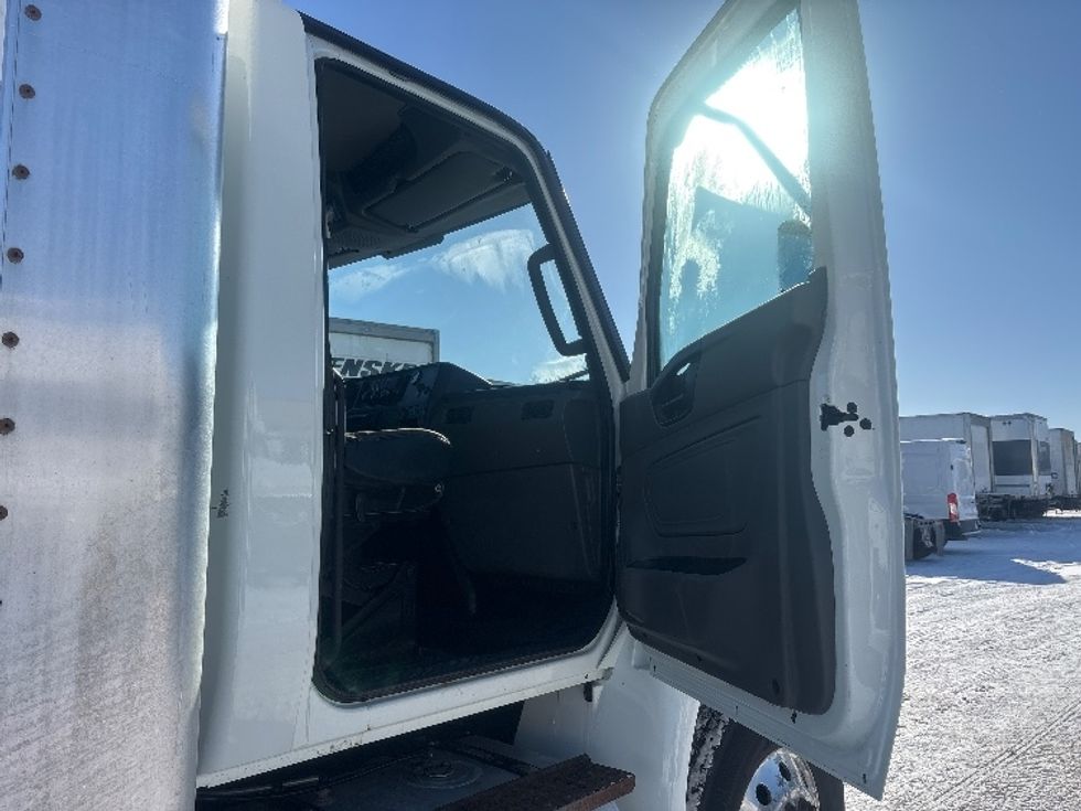 Medium Duty Box Truck-Light and Medium Duty Trucks-International-2020-MV607-Ottawa-ON-296,186\n\t\tkm-$ 47,750 - Image 18