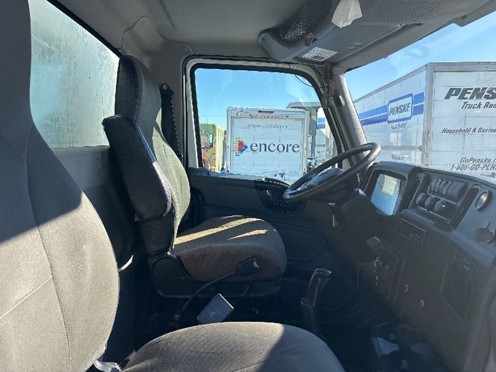 Medium Duty Box Truck-Light and Medium Duty Trucks-International-2020-MV607-Ottawa-ON-296,186\n\t\tkm-$ 47,750 - Image 20