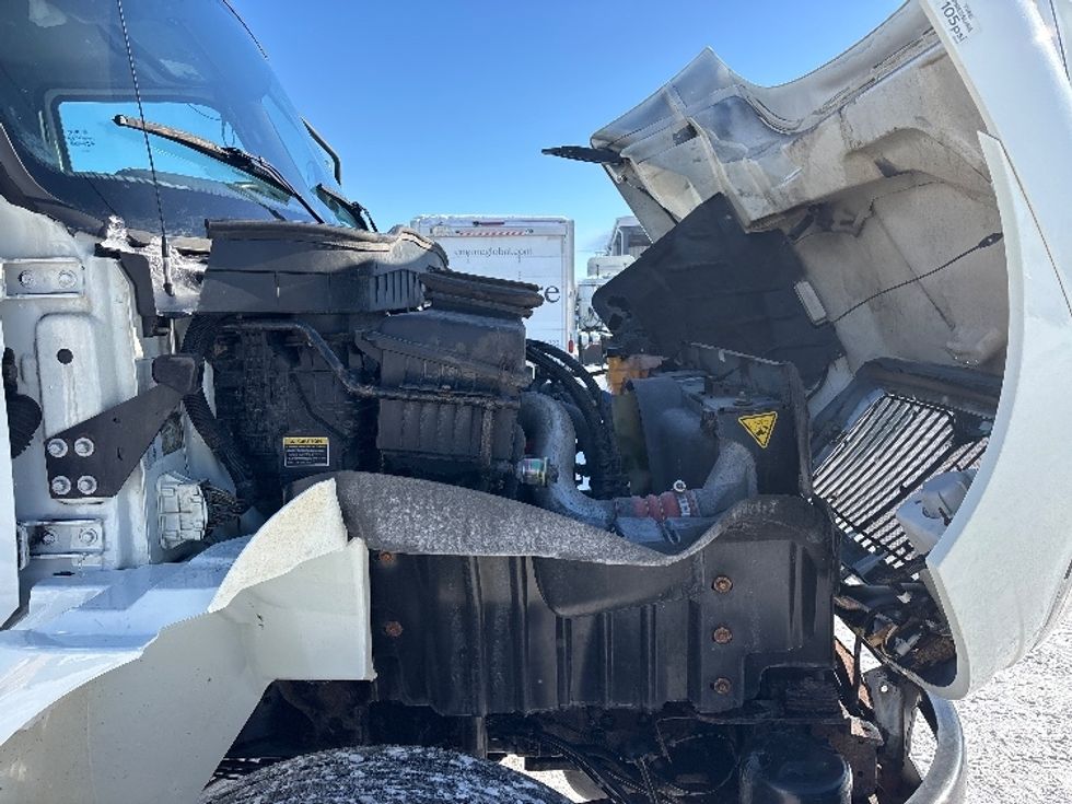 Medium Duty Box Truck-Light and Medium Duty Trucks-International-2020-MV607-Ottawa-ON-296,186\n\t\tkm-$ 47,750 - Image 21