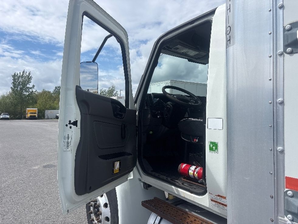 Medium Duty Box Truck-Light and Medium Duty Trucks-International-2020-MV607-Ottawa-ON-306,374\n\t\tkm-$ 48,250 - Image 16