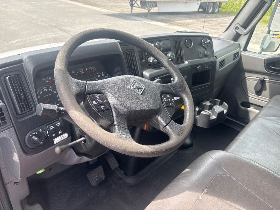 Medium Duty Box Truck-Light and Medium Duty Trucks-International-2020-MV607-Ottawa-ON-306,374\n\t\tkm-$ 48,250 - Image 17