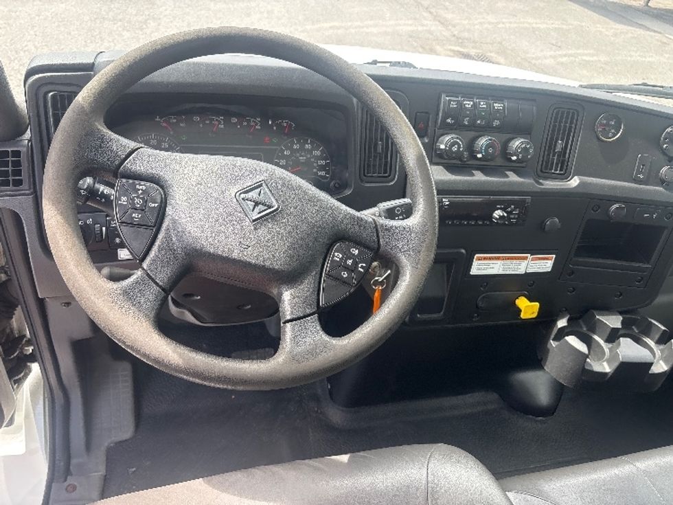 Medium Duty Box Truck-Light and Medium Duty Trucks-International-2020-MV607-Ottawa-ON-306,374\n\t\tkm-$ 48,250 - Image 18