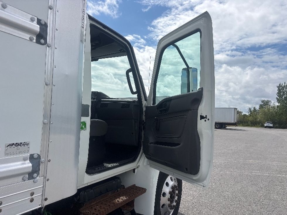 Medium Duty Box Truck-Light and Medium Duty Trucks-International-2020-MV607-Ottawa-ON-306,374\n\t\tkm-$ 48,250 - Image 20