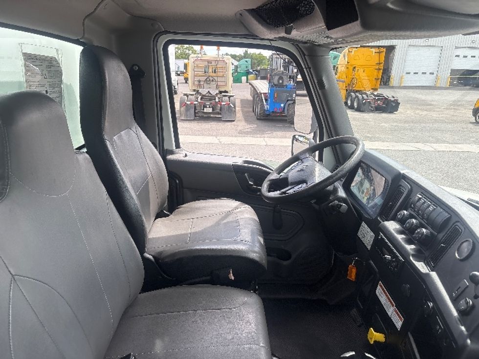 Medium Duty Box Truck-Light and Medium Duty Trucks-International-2020-MV607-Ottawa-ON-306,374\n\t\tkm-$ 48,250 - Image 22
