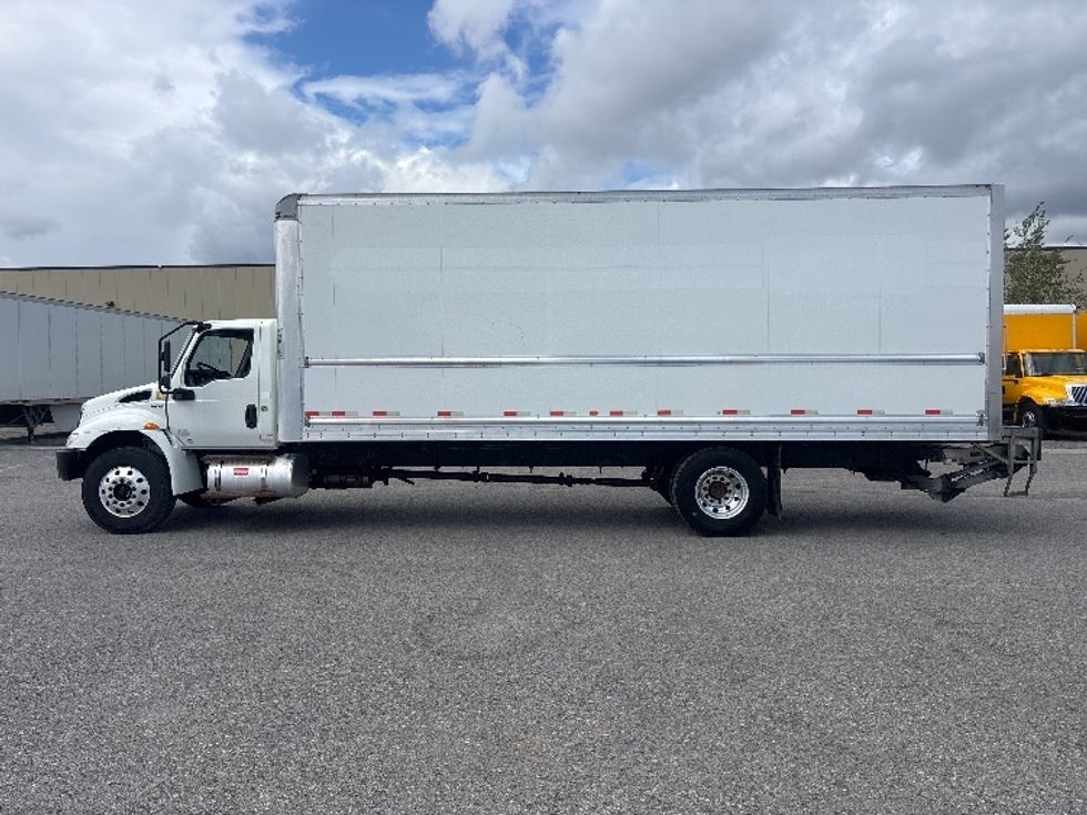 Medium Duty Box Truck-Light and Medium Duty Trucks-International-2020-MV607-Ottawa-ON-306,374\n\t\tkm-$ 48,250 - Image 4