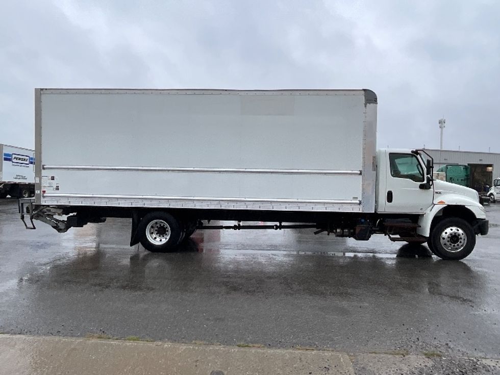 Medium Duty Box Truck-Light and Medium Duty Trucks-International-2020-MV607-Ottawa-ON-323,878\n\t\tkm-$ 57,000 - Image 15