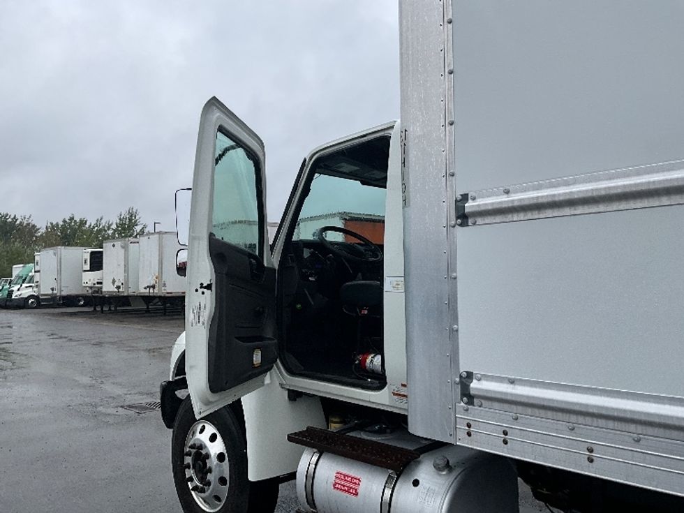 Medium Duty Box Truck-Light and Medium Duty Trucks-International-2020-MV607-Ottawa-ON-323,878\n\t\tkm-$ 57,000 - Image 16