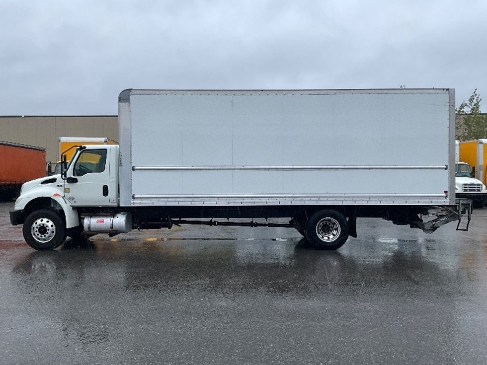 Medium Duty Box Truck-Light and Medium Duty Trucks-International-2020-MV607-Ottawa-ON-323,878\n\t\tkm-$ 57,000 - Image 4