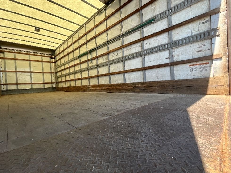 Medium Duty Box Truck-Light and Medium Duty Trucks-International-2020-MV607-Ottawa-ON-356,870\n\t\tkm-$ 41,500 - Image 12