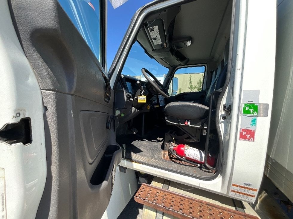 Medium Duty Box Truck-Light and Medium Duty Trucks-International-2020-MV607-Ottawa-ON-356,870\n\t\tkm-$ 41,500 - Image 16