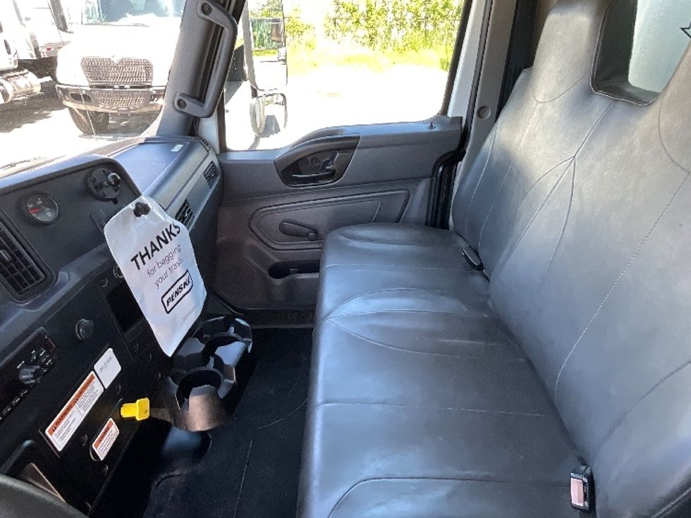 Medium Duty Box Truck-Light and Medium Duty Trucks-International-2020-MV607-Ottawa-ON-356,870\n\t\tkm-$ 41,500 - Image 19