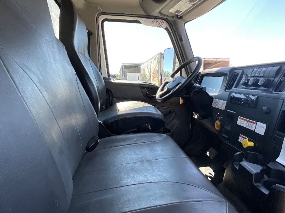 Medium Duty Box Truck-Light and Medium Duty Trucks-International-2020-MV607-Ottawa-ON-356,870\n\t\tkm-$ 41,500 - Image 22