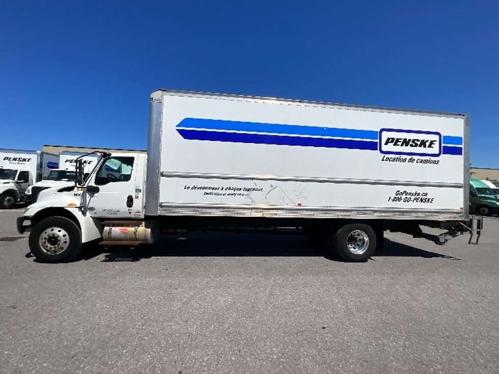 Medium Duty Box Truck-Light and Medium Duty Trucks-International-2020-MV607-Ottawa-ON-356,870\n\t\tkm-$ 41,500 - Image 4