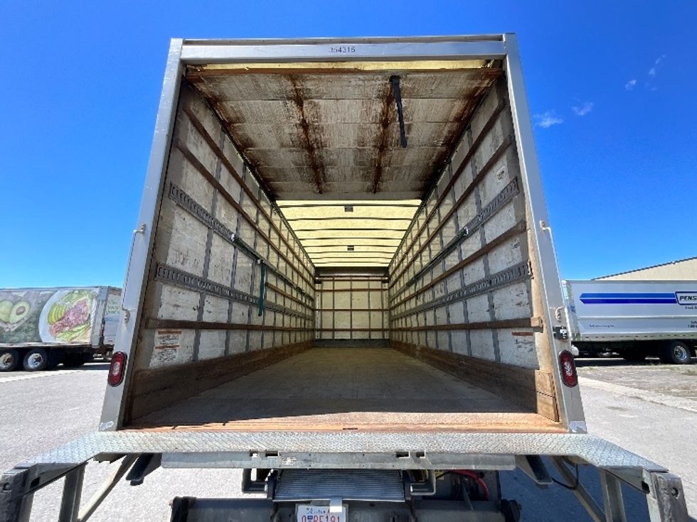 Medium Duty Box Truck-Light and Medium Duty Trucks-International-2020-MV607-Ottawa-ON-356,870\n\t\tkm-$ 41,500 - Image 8