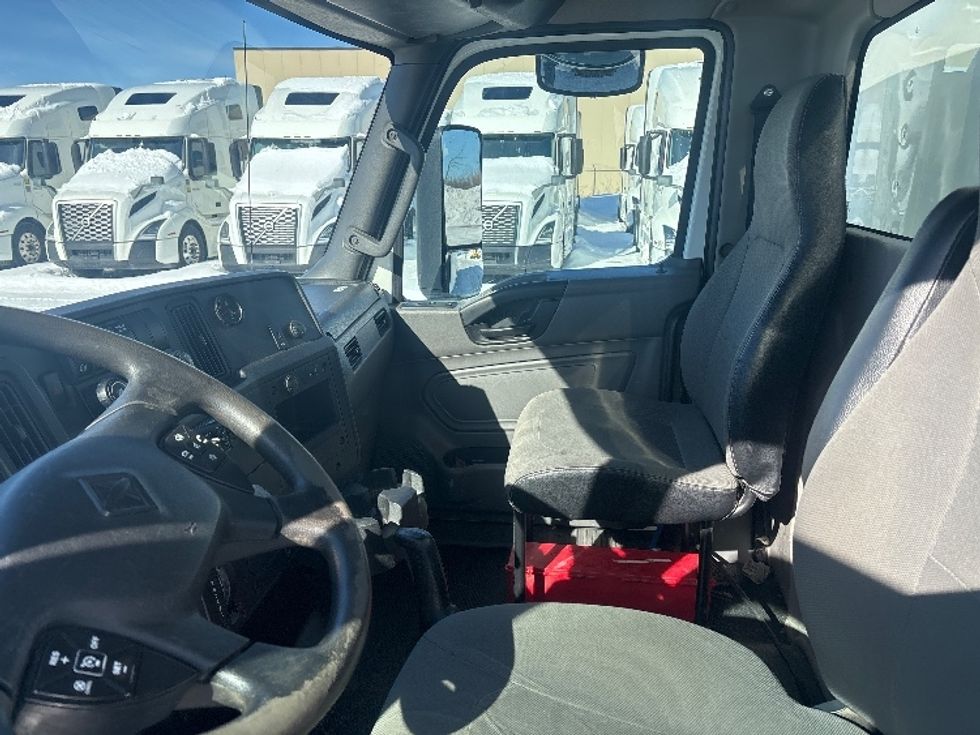 Medium Duty Box Truck-Light and Medium Duty Trucks-International-2020-MV607-Ottawa-ON-373,015\n\t\tkm-$ 47,750 - Image 19