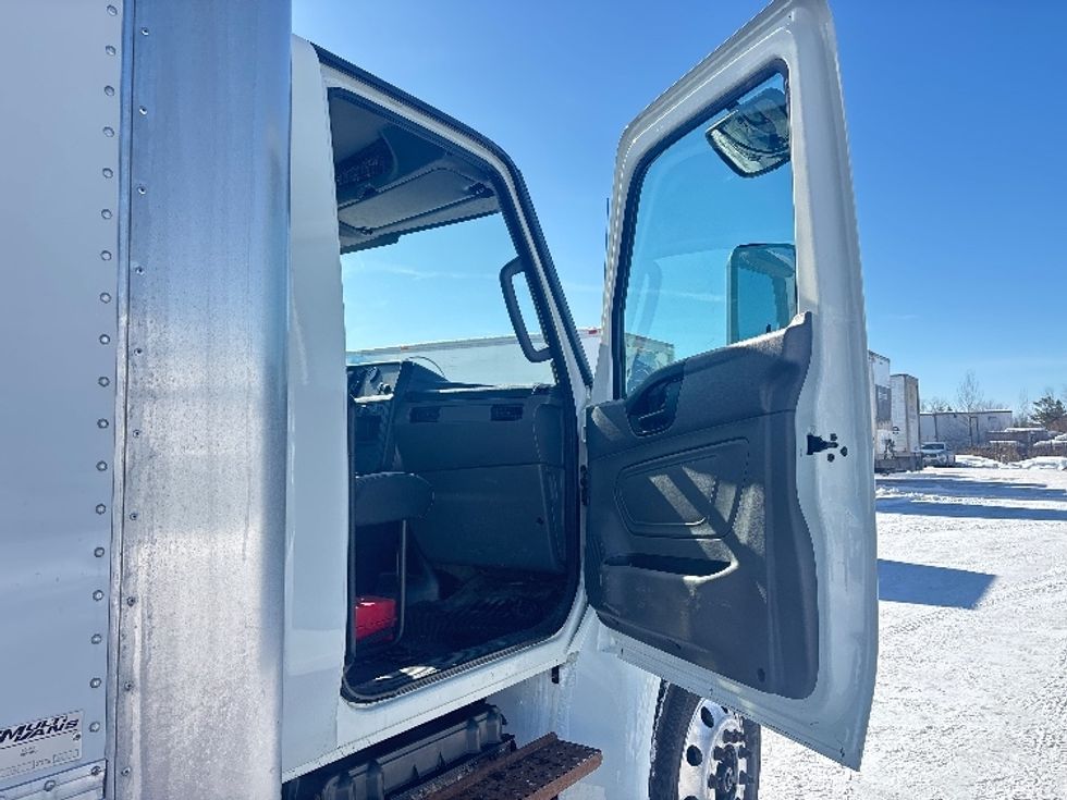 Medium Duty Box Truck-Light and Medium Duty Trucks-International-2020-MV607-Ottawa-ON-373,015\n\t\tkm-$ 47,750 - Image 20